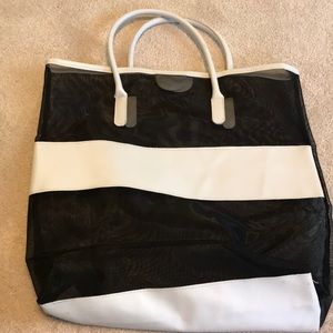 Black mesh and sold white tote bag